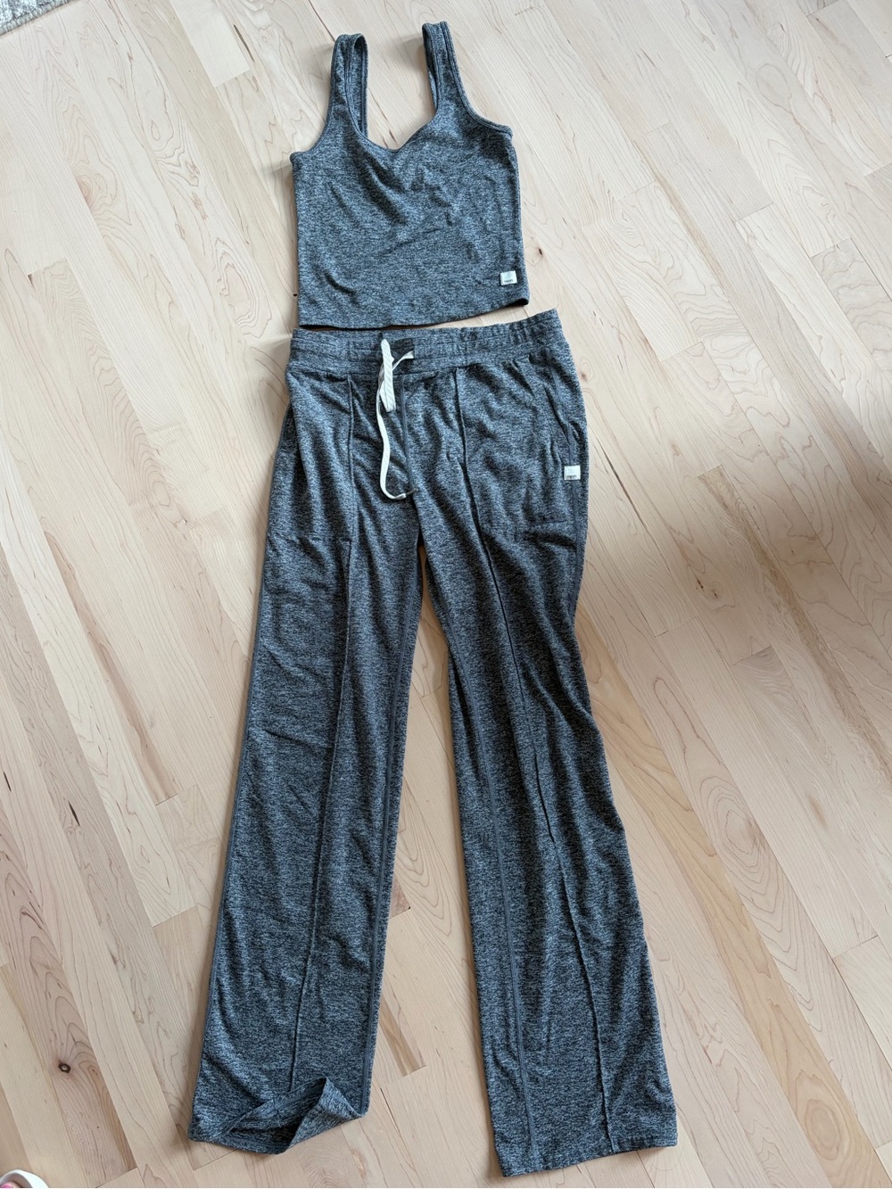 Vuori Halo Performance Heather Charcoal Crop Tank Wide Leg Pants Set XS/S - Picture 3 of 7